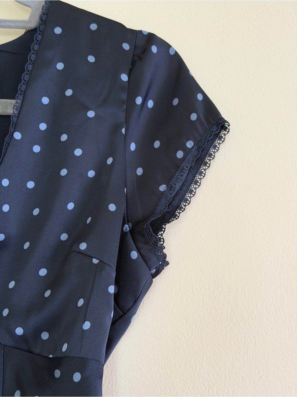 Abercrombie Blue Polka Dot V Neck Top - Picture 3 of 4